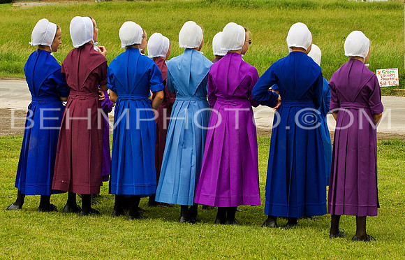 Young Amish Women